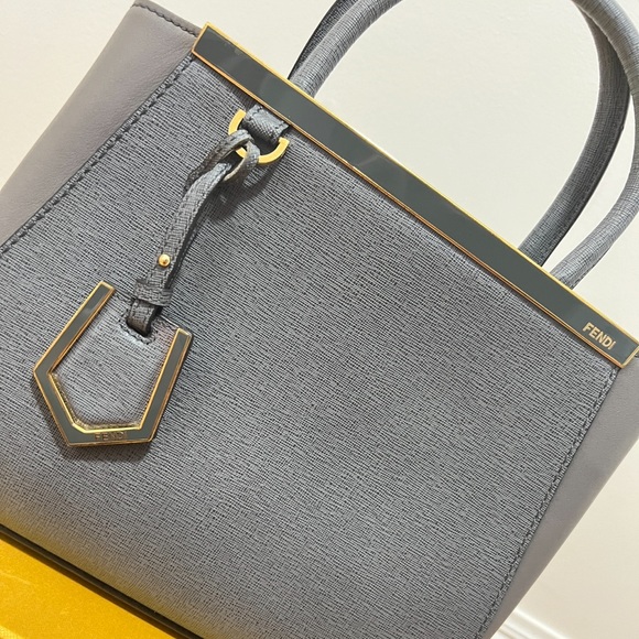 grey bag - Picture 1 of 7